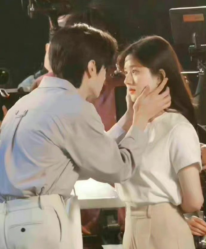 男神|《偷偷藏不住》的故事线,少女暗恋7年终于拿下男神