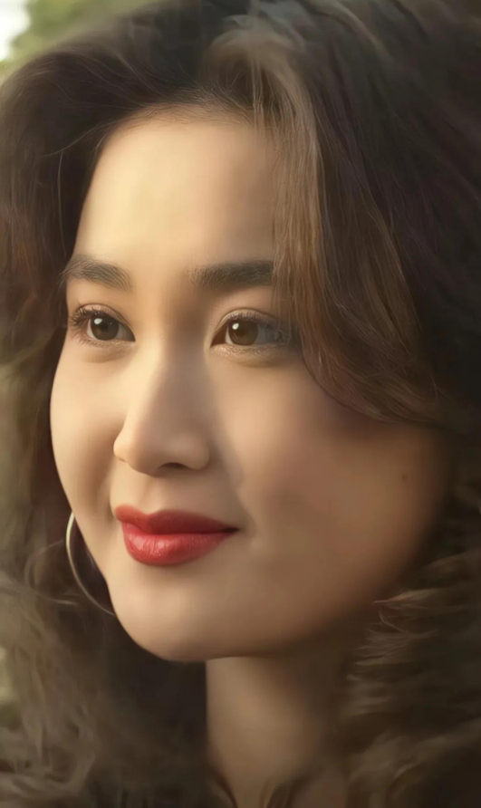 温碧霞|56岁温碧霞晒泳装照！开十几级美颜，一肚子赘肉满脸皱纹仍不服老！