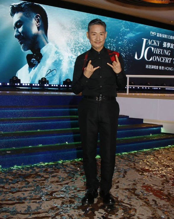 62岁张学友宣布开个唱笑称要趁房价低买房，谈演唱会跌倒心有余悸