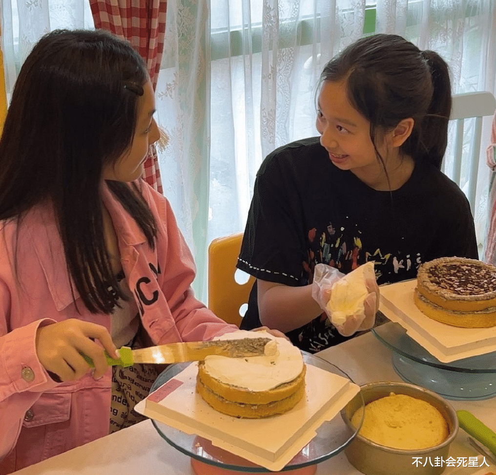 贾静雯|14岁穿短裤、炫富，同样早熟，为何王诗龄比多多更容易被宽容？