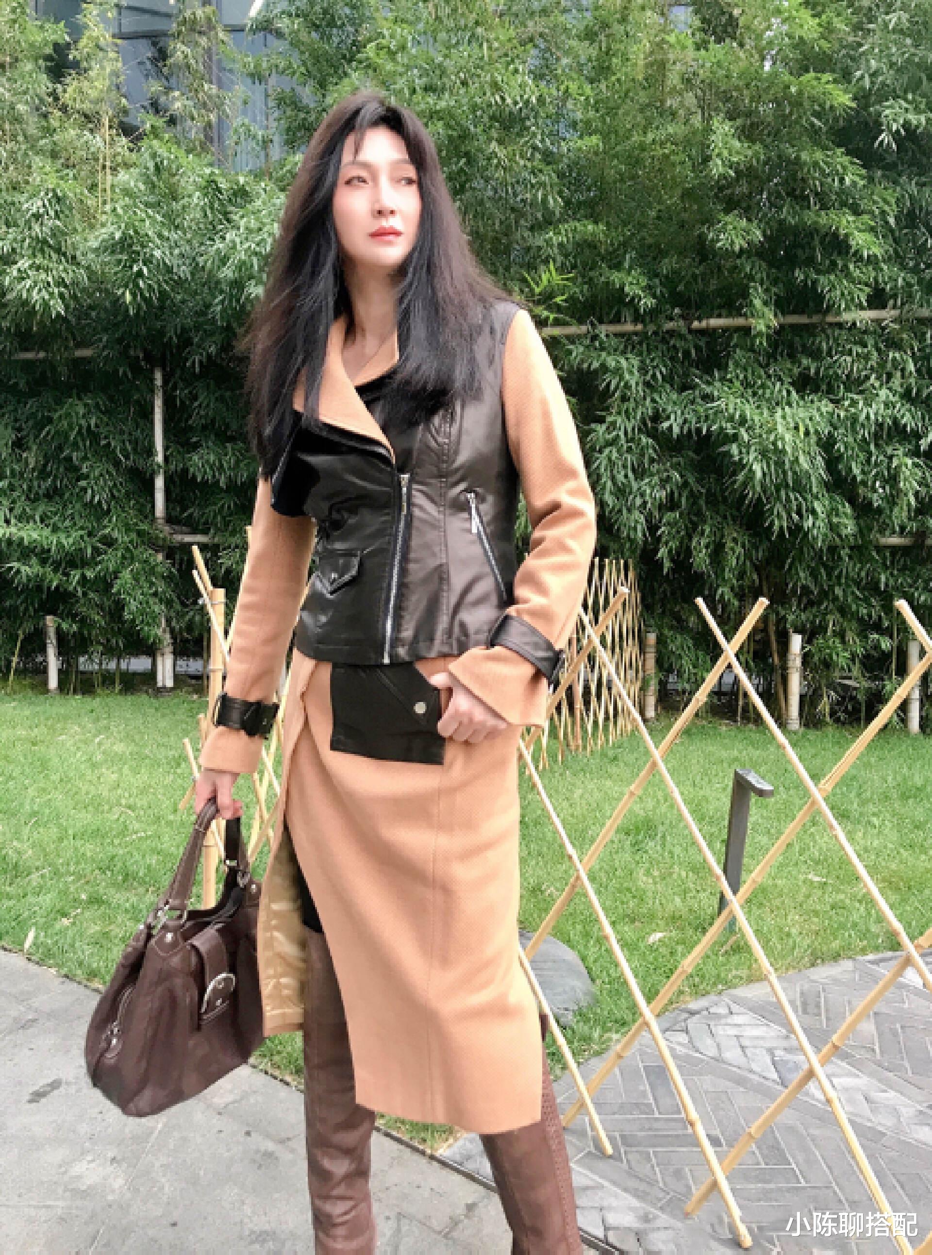 穿衣搭配 最美贵妃林芳兵57岁留“女神头”，瘦身后穿衣简单却时髦逆龄变美