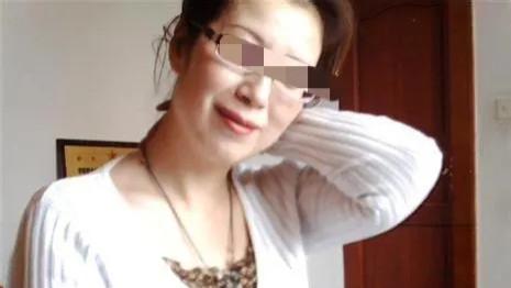 属龙|90后男公务员出轨50岁女领导，饥不择食还是为了升迁上位？