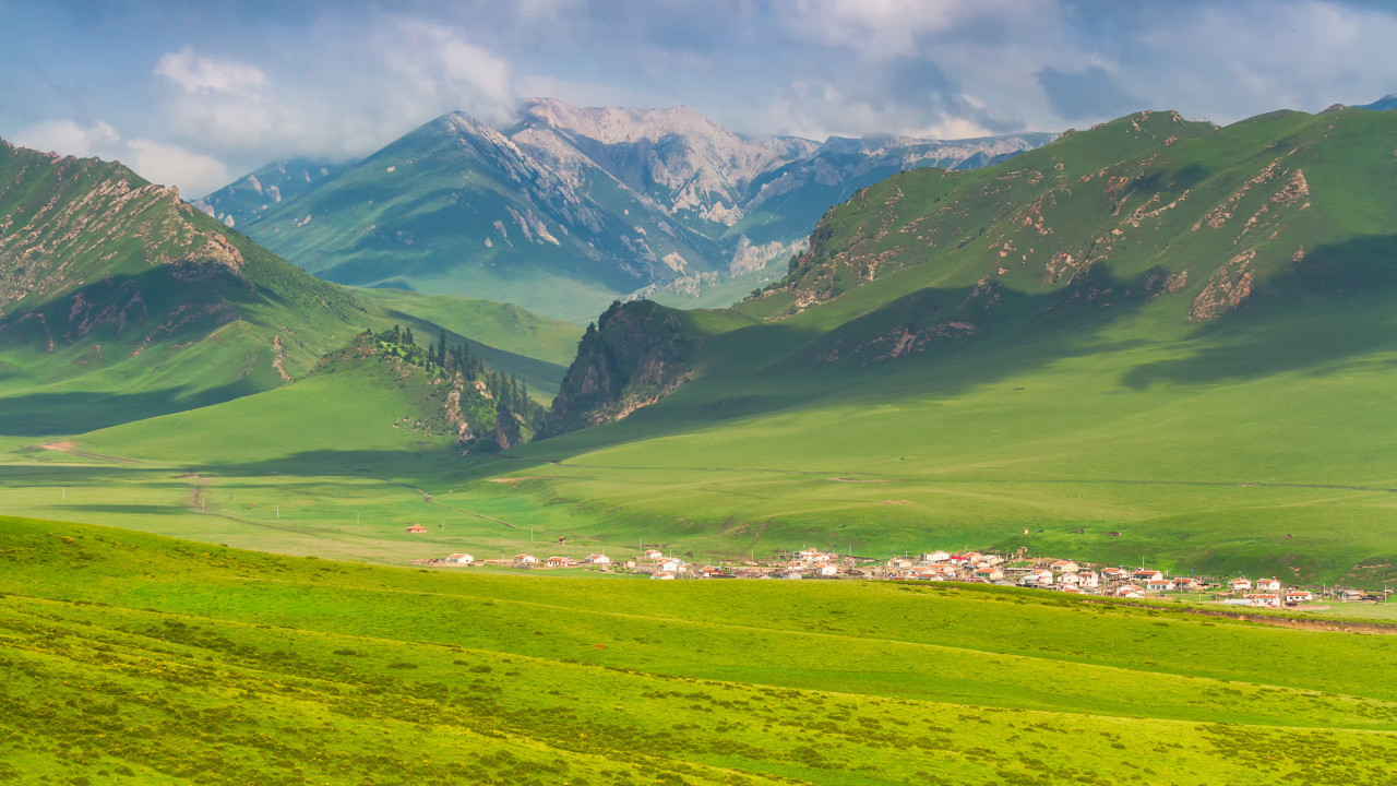 西藏|暑假去哪里？避暑圣地“中国小西藏”，风光媲美西藏新疆