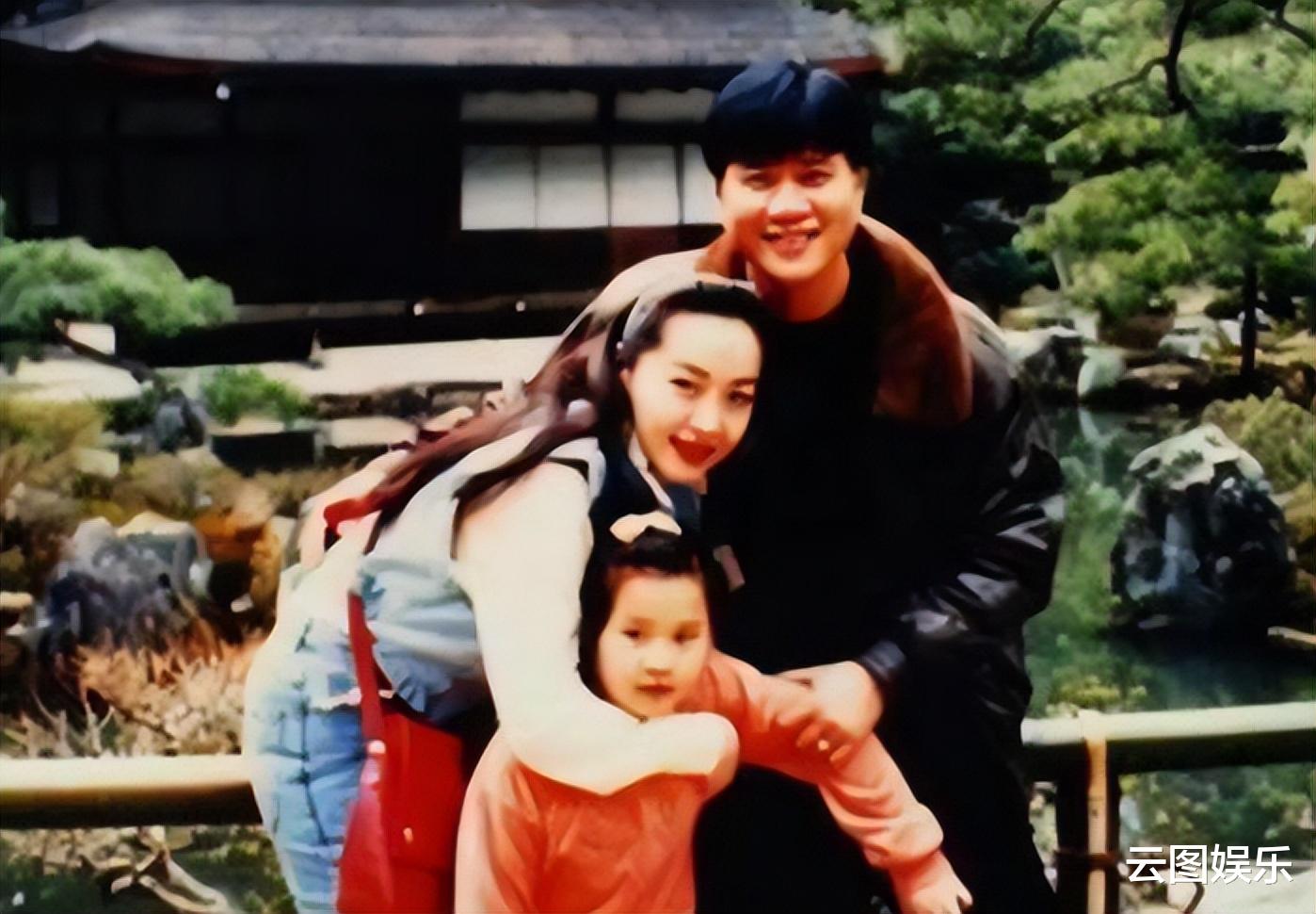 安妮·海瑟薇|万梓良前妻现身北京,37岁女儿罕露面,名校毕业在内地开6家餐厅