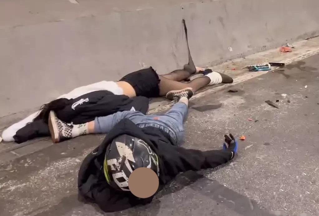 耍酷代价!21岁网红“与逆行摩托撞车”遇难:2名陪骑女孩身亡!