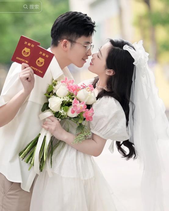 意尔康二公子爱上了小网红,订婚宴红包只发50,家境悬殊被考验6年