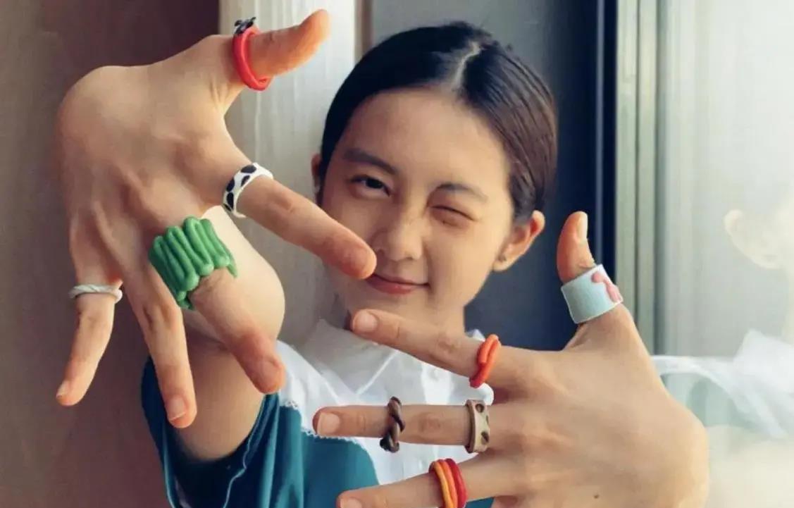 同样是养女儿，当17岁黄多多和贝儿、森碟站在一起，差别就出来了！