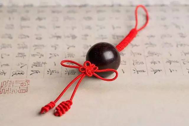 文玩|地摊货也能配出上万土豪串的感觉