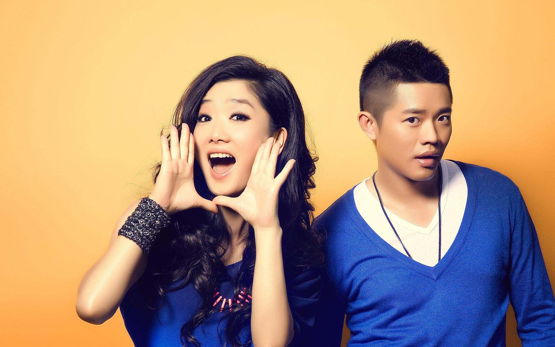 从一开始,人们就经常拿"玖月奇迹"与"凤凰传奇"进行比较,两个组合在