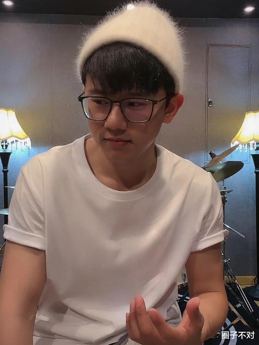 张杰|陈楚生的任性成就了张杰，因唱功太强呗质疑假唱，央视带张杰重回巅峰