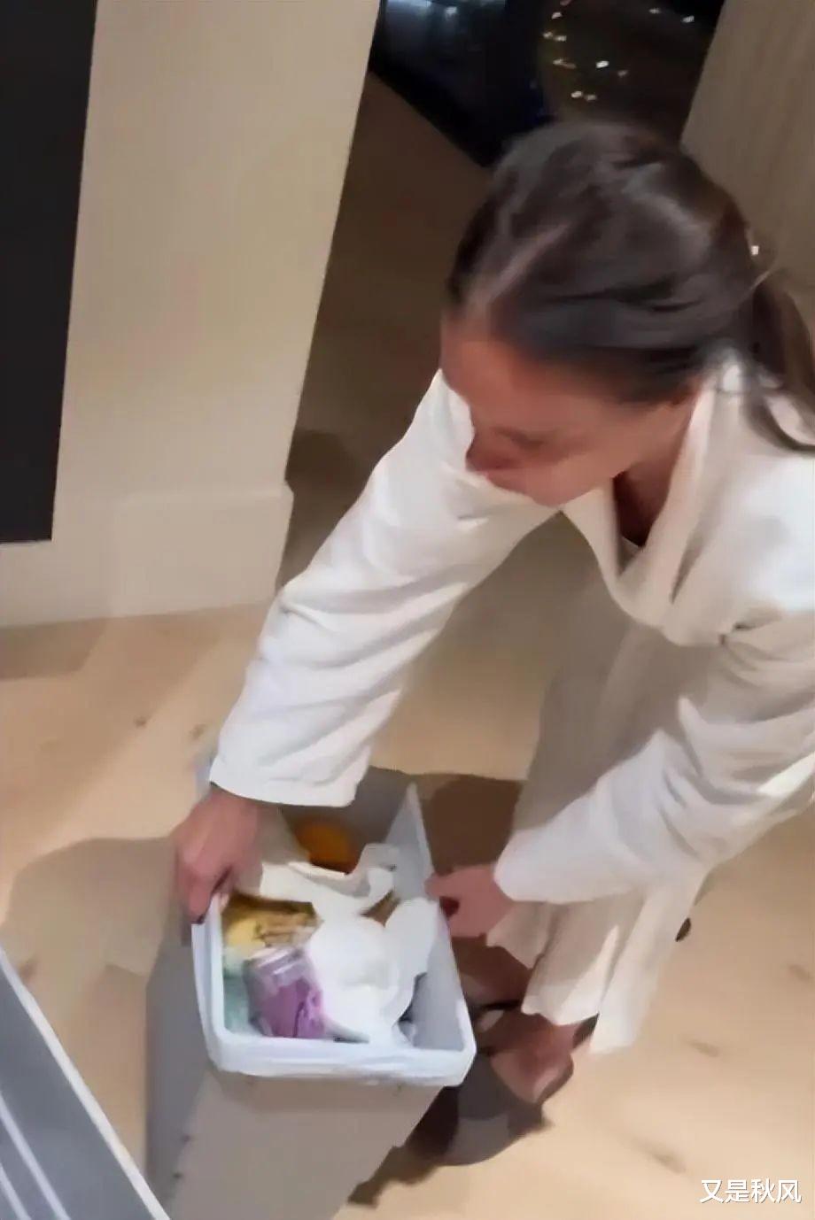 贝克汉姆长子:踢球读书啥都不行,但会哄老婆,娶白富美成大赢家