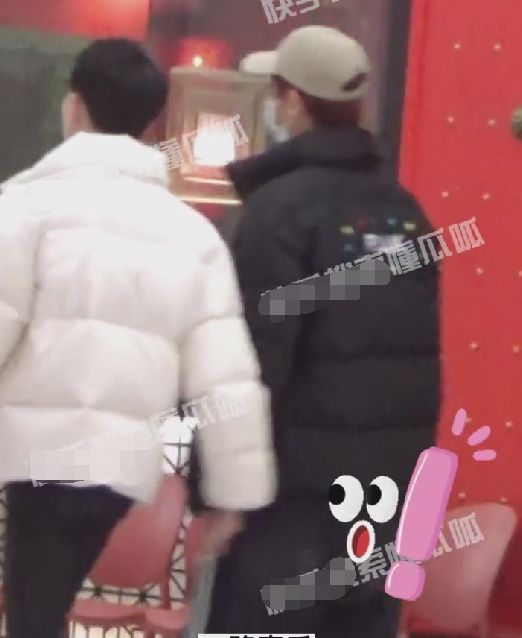 |黄明昊与男友人牵手同行，对方长相帅气颜值高，两人关系引发猜测