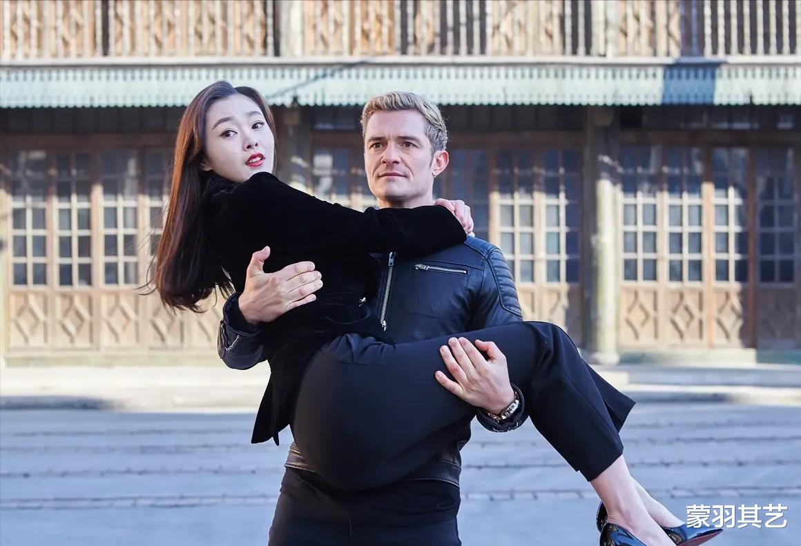 宋轶抱娃晒家人照，评论区一半夸她腿好看，一半夸她嫂子美