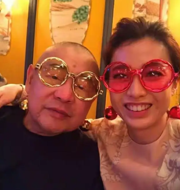 刘銮雄失去对家族控制，700亿被洗劫一空，甘比真实面目彻底曝光