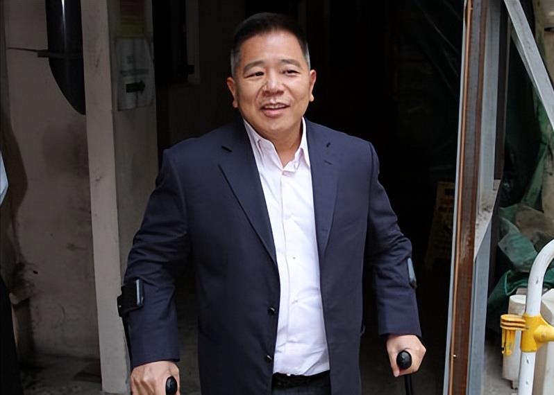 图他老还是图他不洗澡?这6位嫁给“糟老头”的女星,到底图啥?