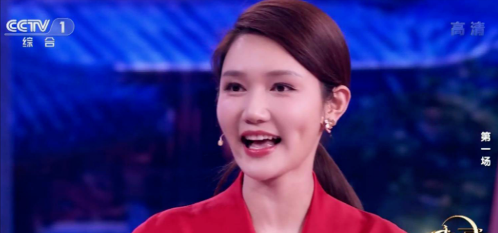 春晚|她被称为董卿的接班人 刚进央视凭啥就能主持春晚？到底有什么背景