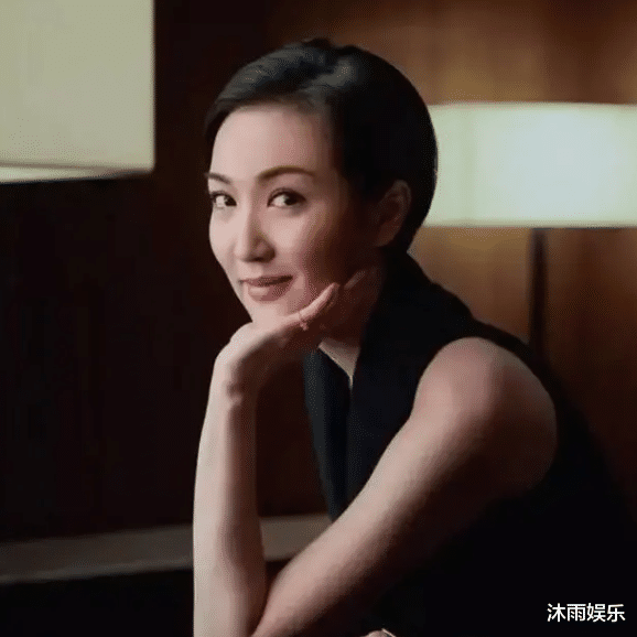 霍英东家族聚会照曝光!霍启刚霍启山地位高下立见,霍思纬太惊艳