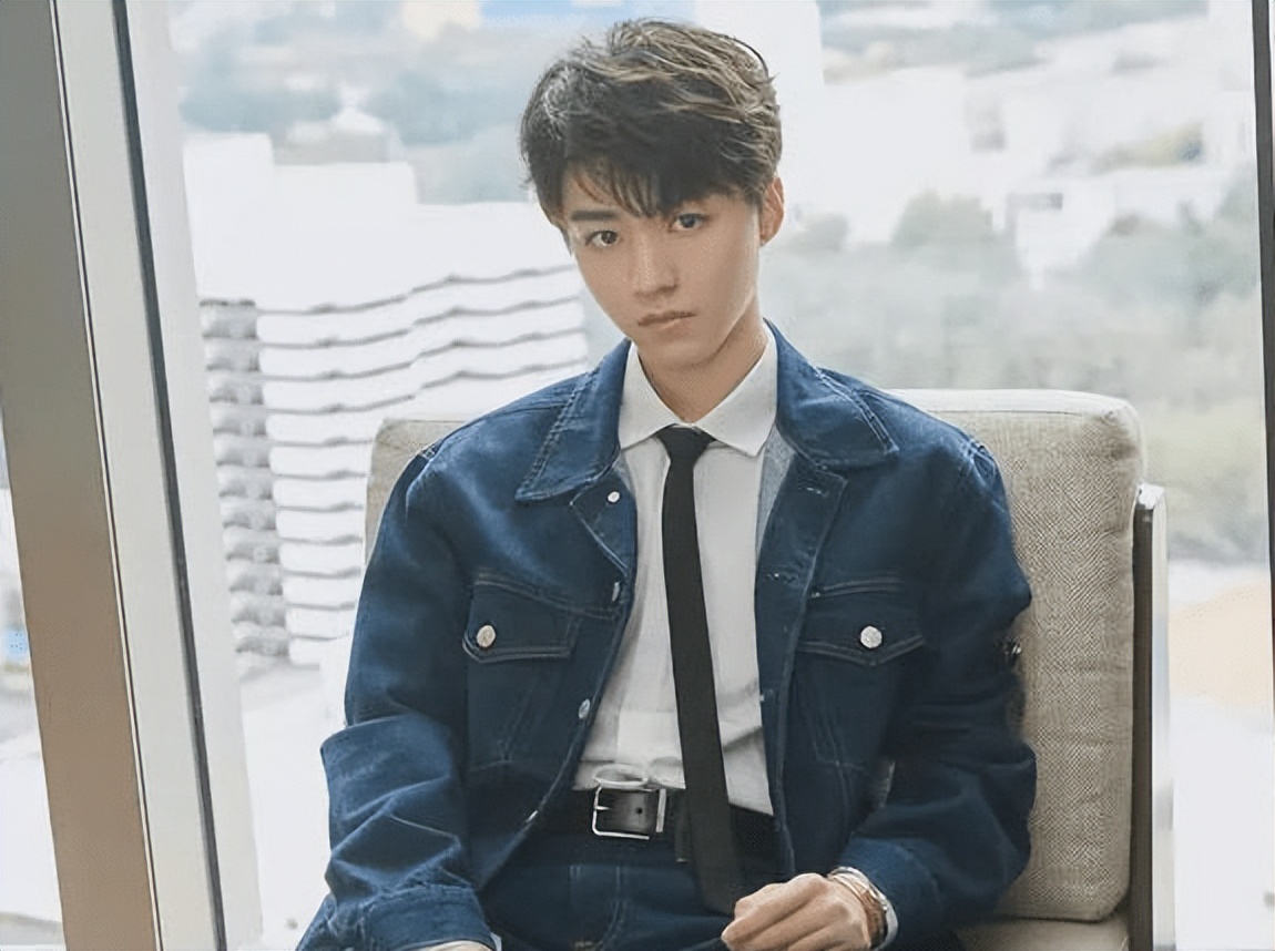 王俊凯人设崩塌？与经纪人不正当关系被曝光，更多黑料曝光