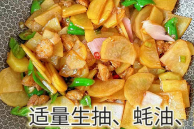 土豆|深秋，土豆和它是绝配，简单炒一盘，解馋开胃，孩子老公都爱吃