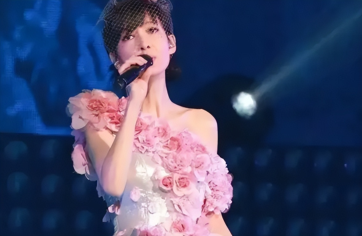 周慧敏|55岁周慧敏：相貌仍如18岁的少女一般，为保持童颜不晒太阳