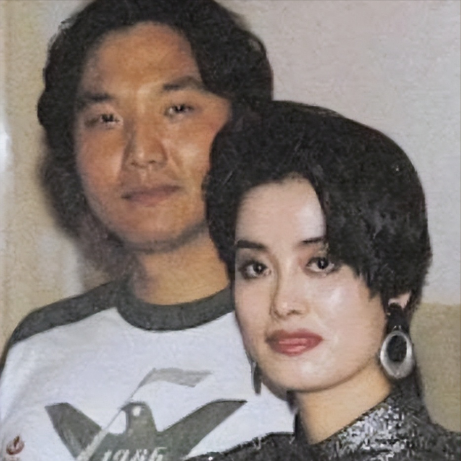 毛阿敏|毛阿敏参加爱女成人礼，学霸女儿打仨唇钉化浓妆，高颜值似妈