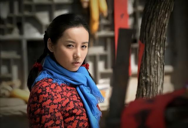 李沁|《人生之路》:黑瘦干瘪却要演“村花”,谁的审美出了问题?