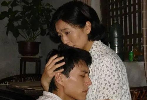 2023年才过一半,46岁的靳东就以这样的方式,败光了路人缘