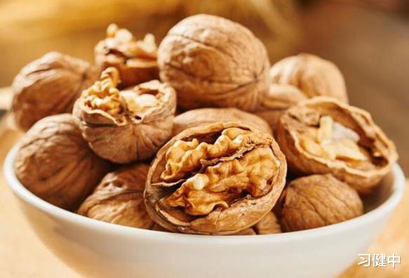 核桃真是好,营养又补脑,常吃核桃的“5大好处”记心间