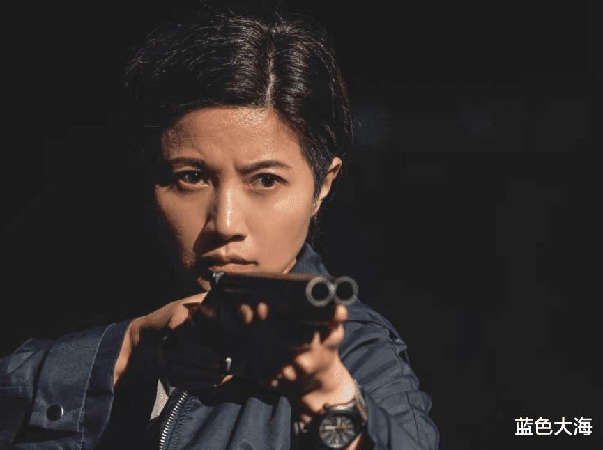 颜丙燕|没女警气质别硬演警花，这6位女演员把女警演活了
