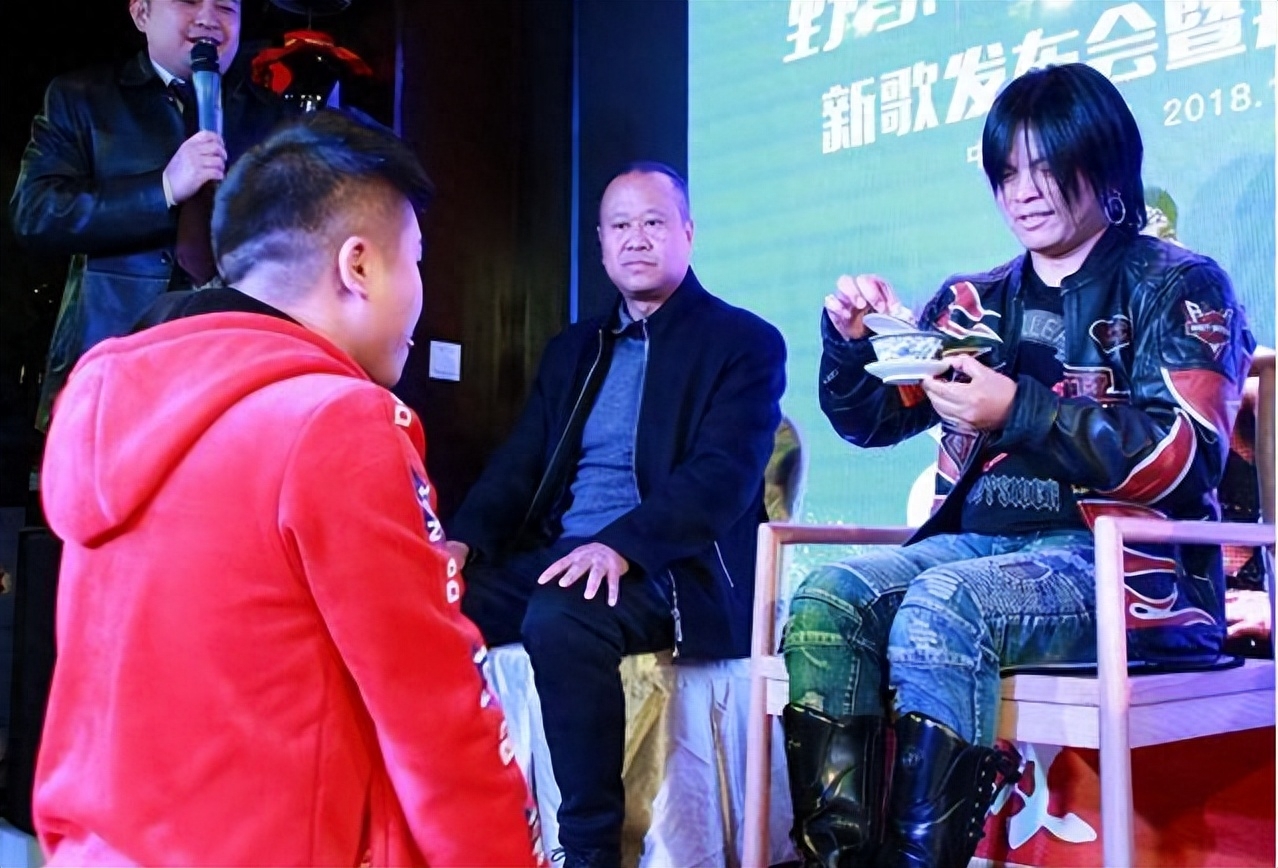 好家伙!星光大道的冠军歌手,居然是黑社会头目!