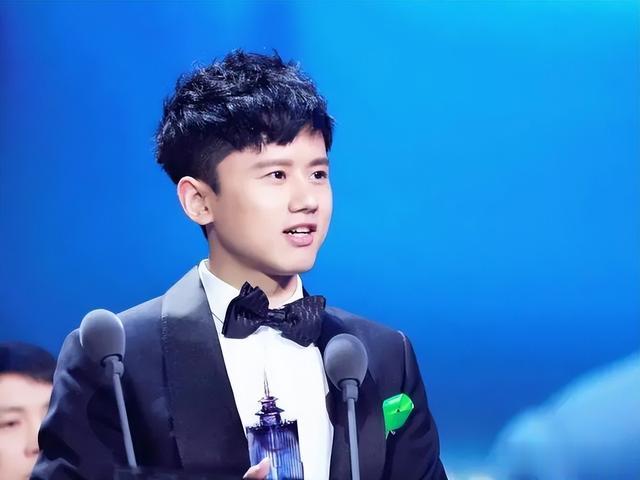 乐坛没落?没有代表作却被捧为歌坛顶流,这些“小丑”真是笑死人