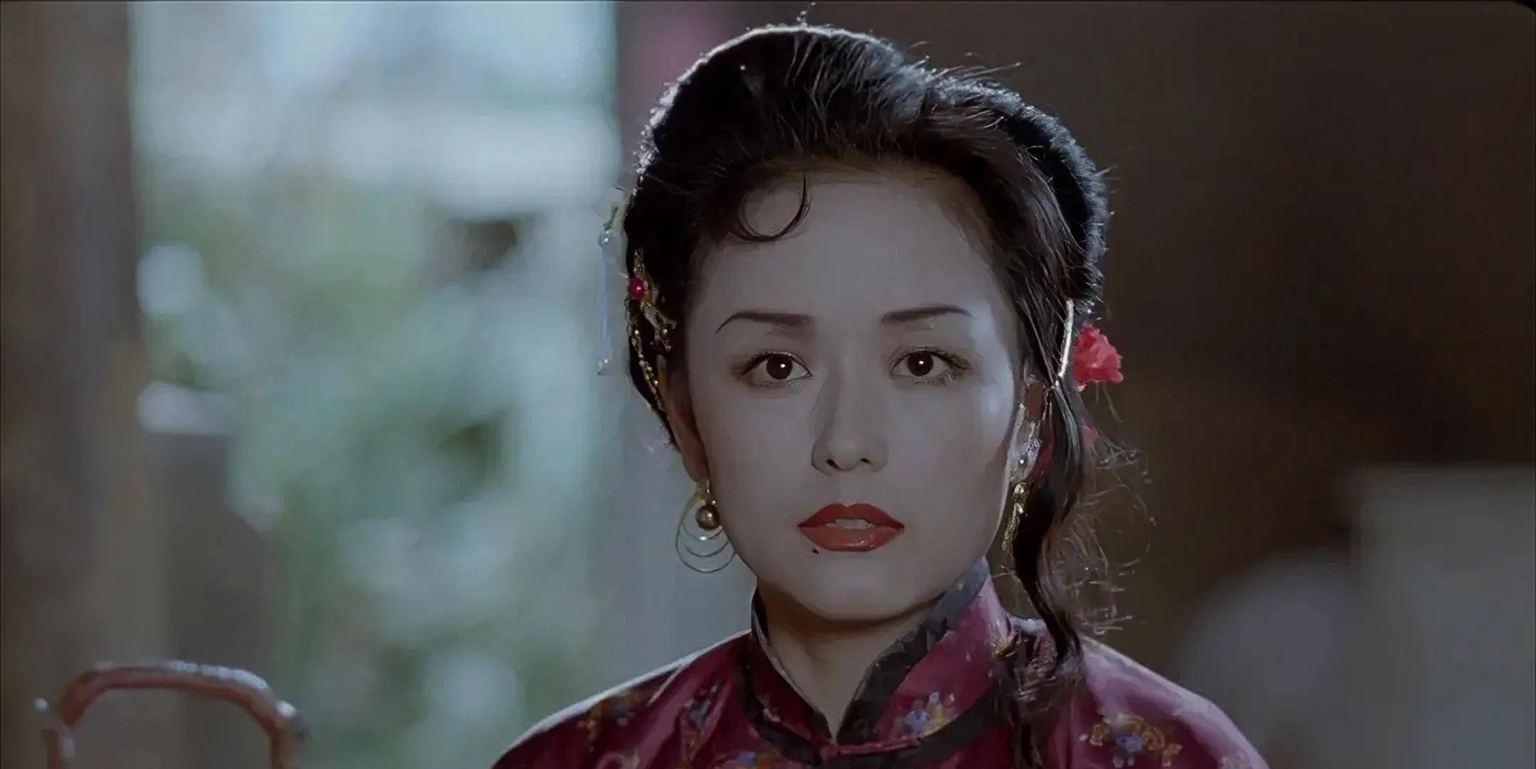 她是著名老戏骨,4岁父母双亡,59岁遭乐嘉强吻,如