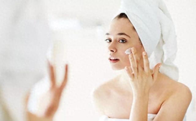 抗初老精华液排行榜：兰蔻、欧莱雅维稳修护，珀莱雅实力淡纹