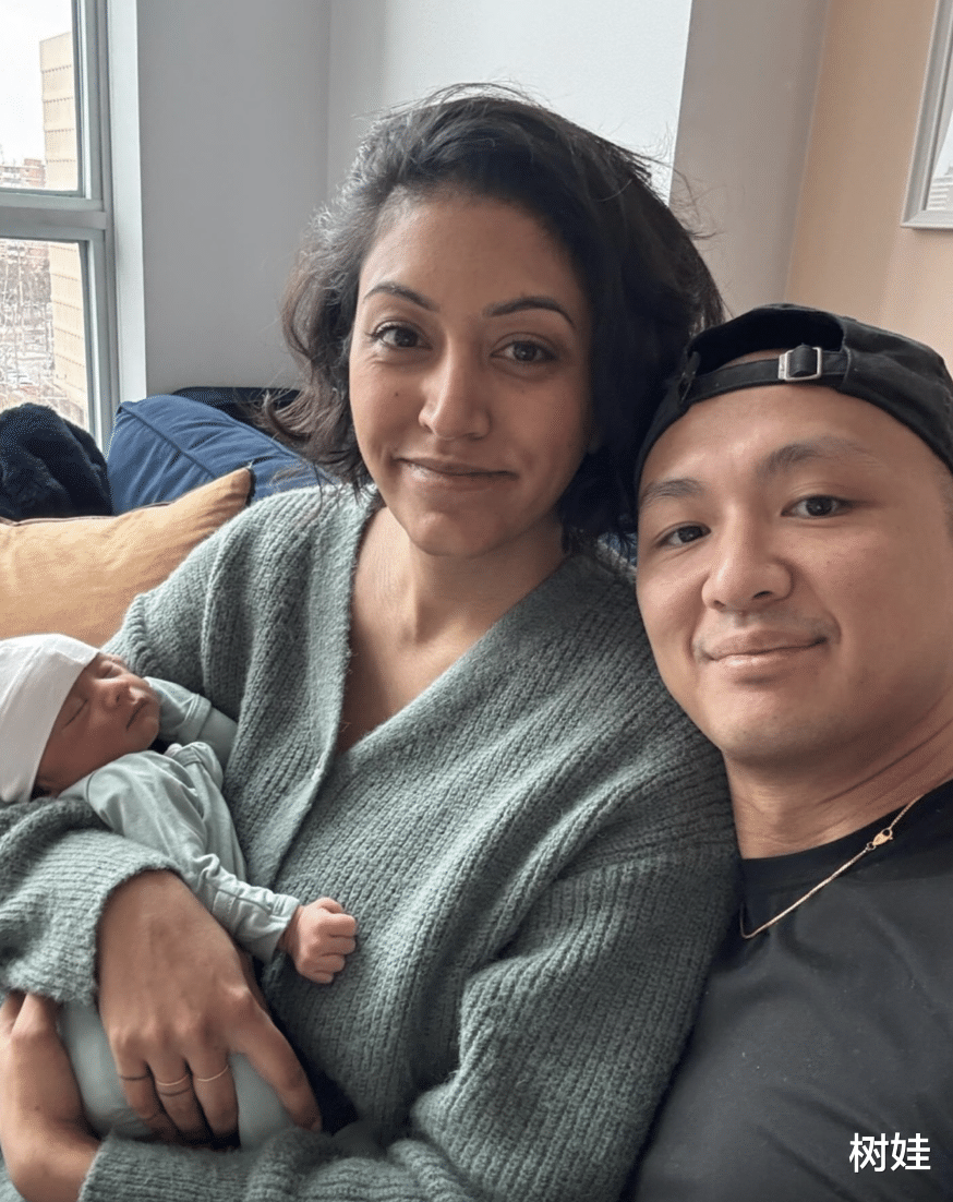 郑欣宜平安夜晒沈殿霞旧照,称频频梦见母亲,休息大半年恢复营业