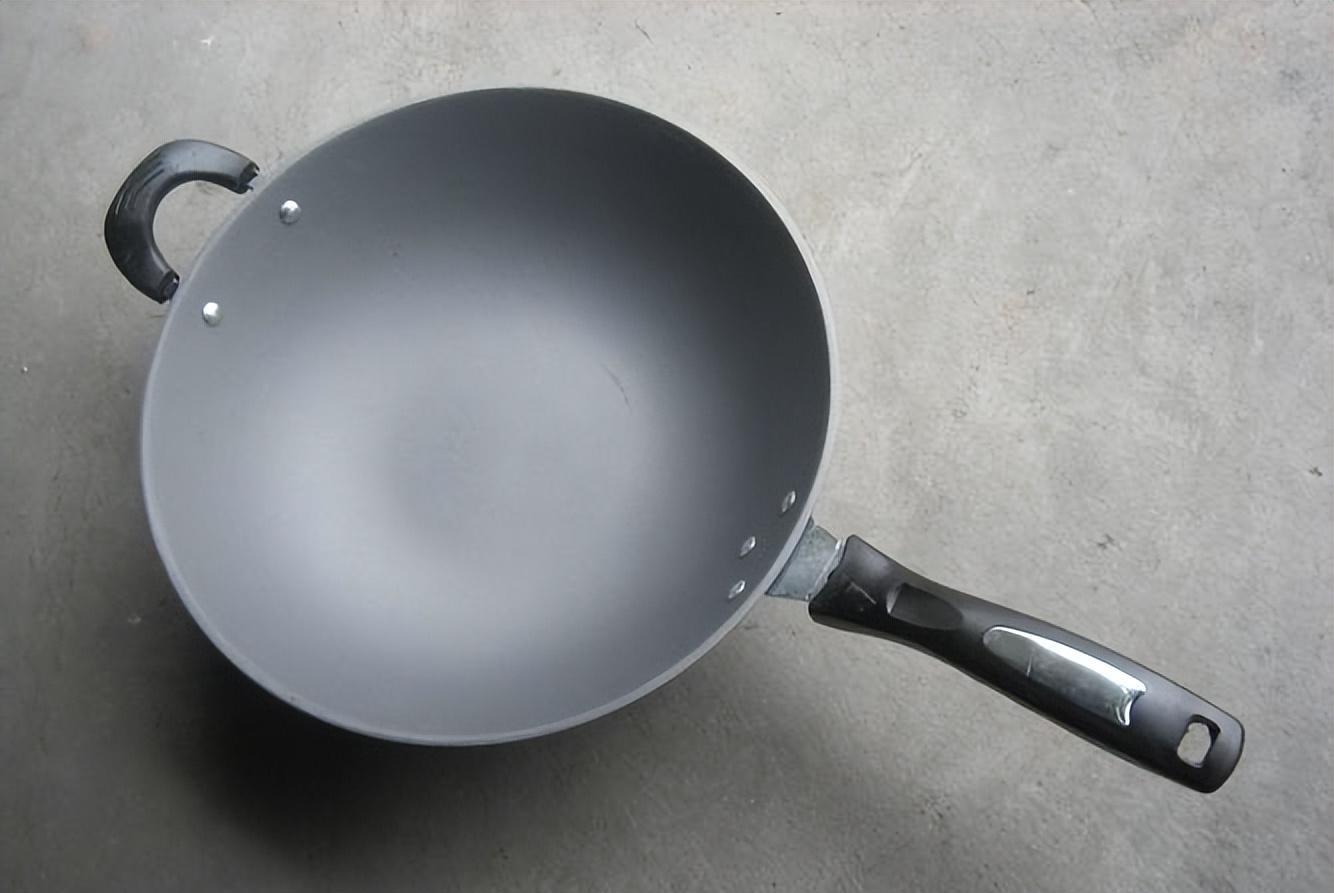 飞天茅台|“毒铁锅”遭央视多次曝光,把美食变成“毒药”,大家应提高警惕