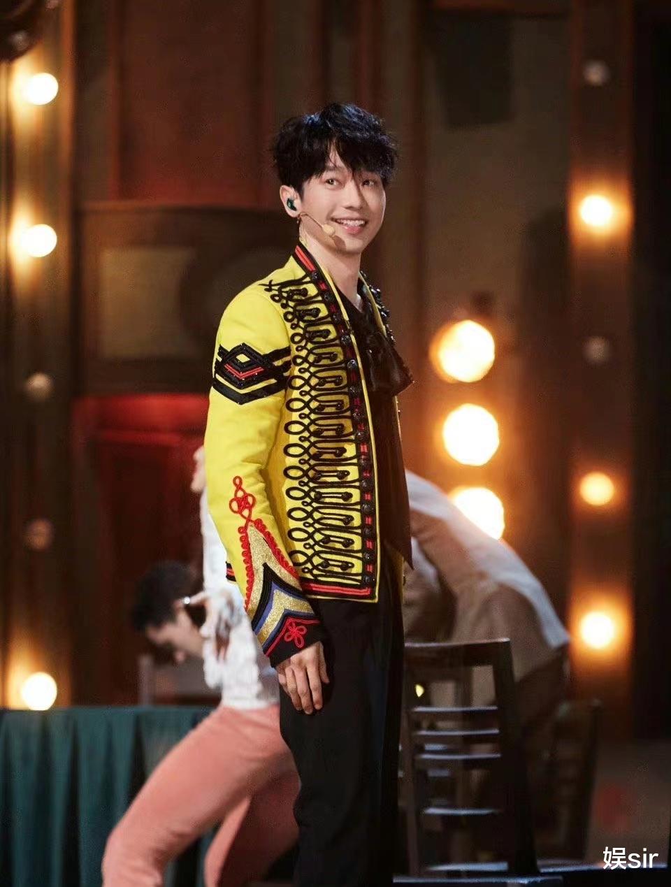 张栋梁:事业巅峰隐退去完成学业,41岁带着松弛感回到热爱的舞台