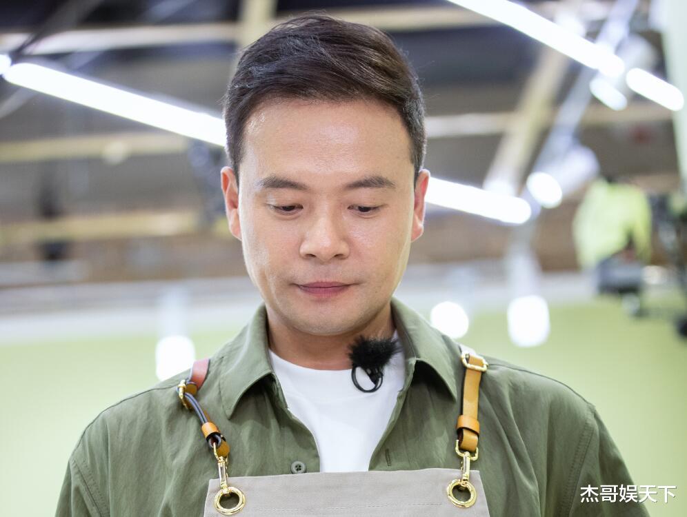 《中餐厅》首播,2人是节目灵魂,2人是惊喜,2人最尴尬