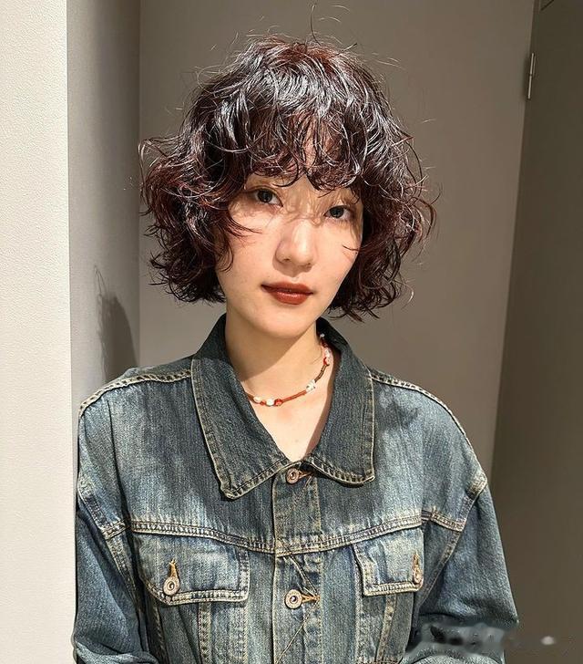 发型不论怎么剪,最百变时尚的还是波波头,年龄大小都适合