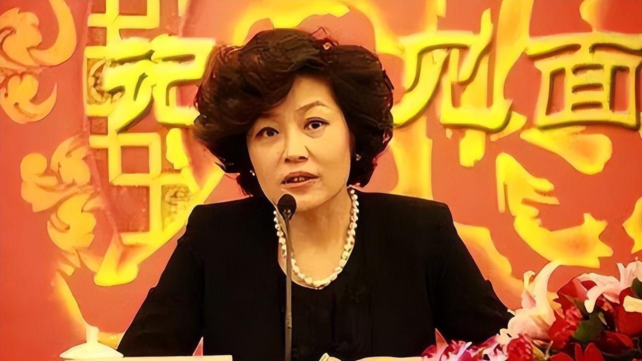 赵本山离开春晚的内幕曝光，“无脑规则”坑惨央视，如今她付出惨痛代价