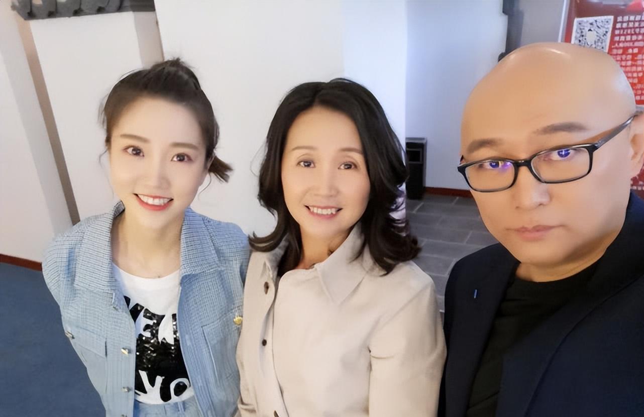 黄菡|这真的是《非诚勿扰》的黄菡吗，如今容貌苍老已经认不出