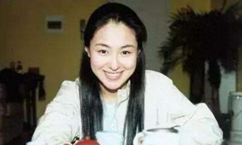 她因赵薇改名，被导演掌掴，用200万看清聂远，今46岁胖到认不出