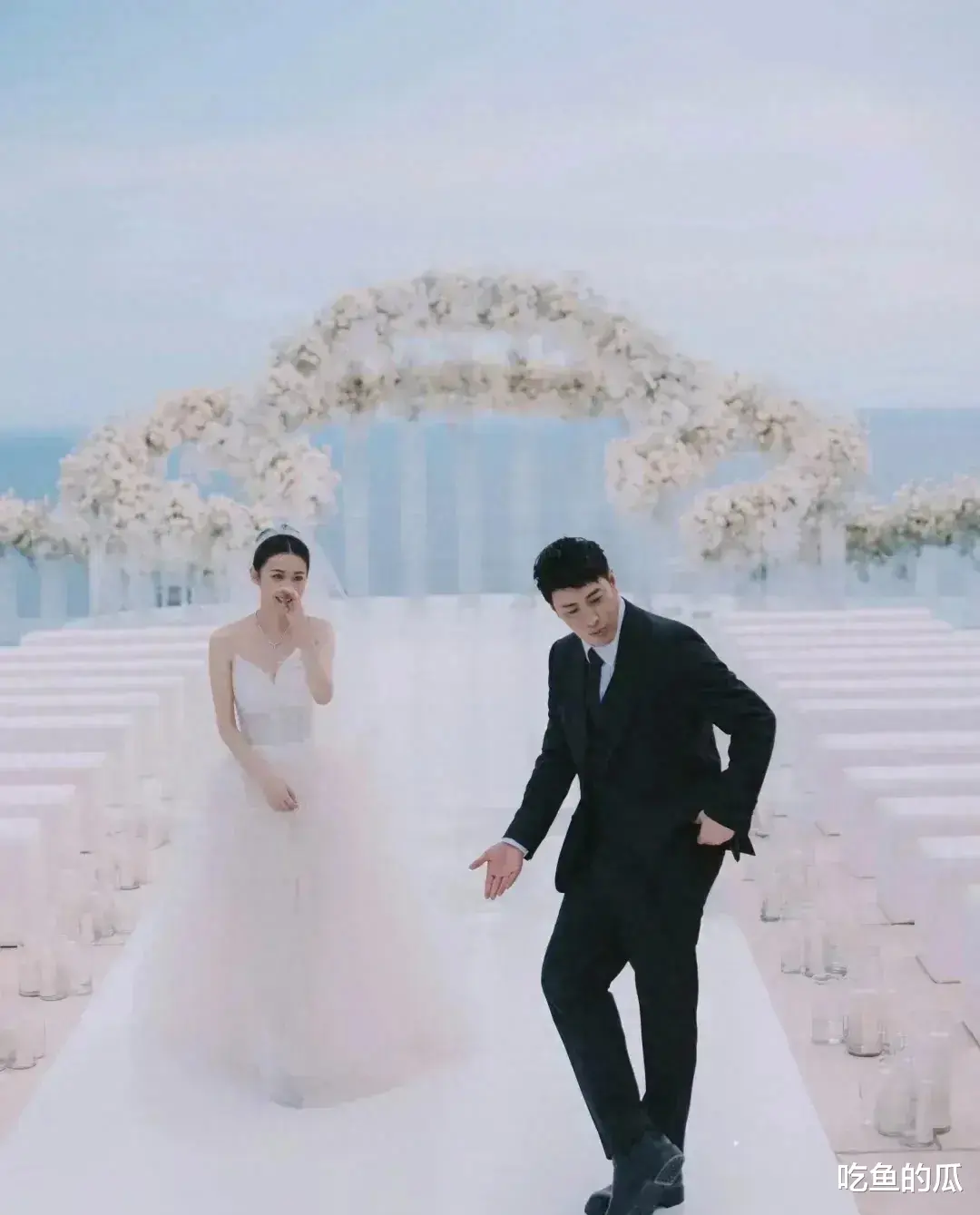 游天翼结婚，张艾嘉穿着随意疑似不上心，宣云却获婆婆穿红裙撑场面