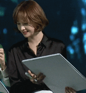 郑爽晒近照破变老谣言？空气刘海放飞自我，状态饱满，眼睛又有亮光！