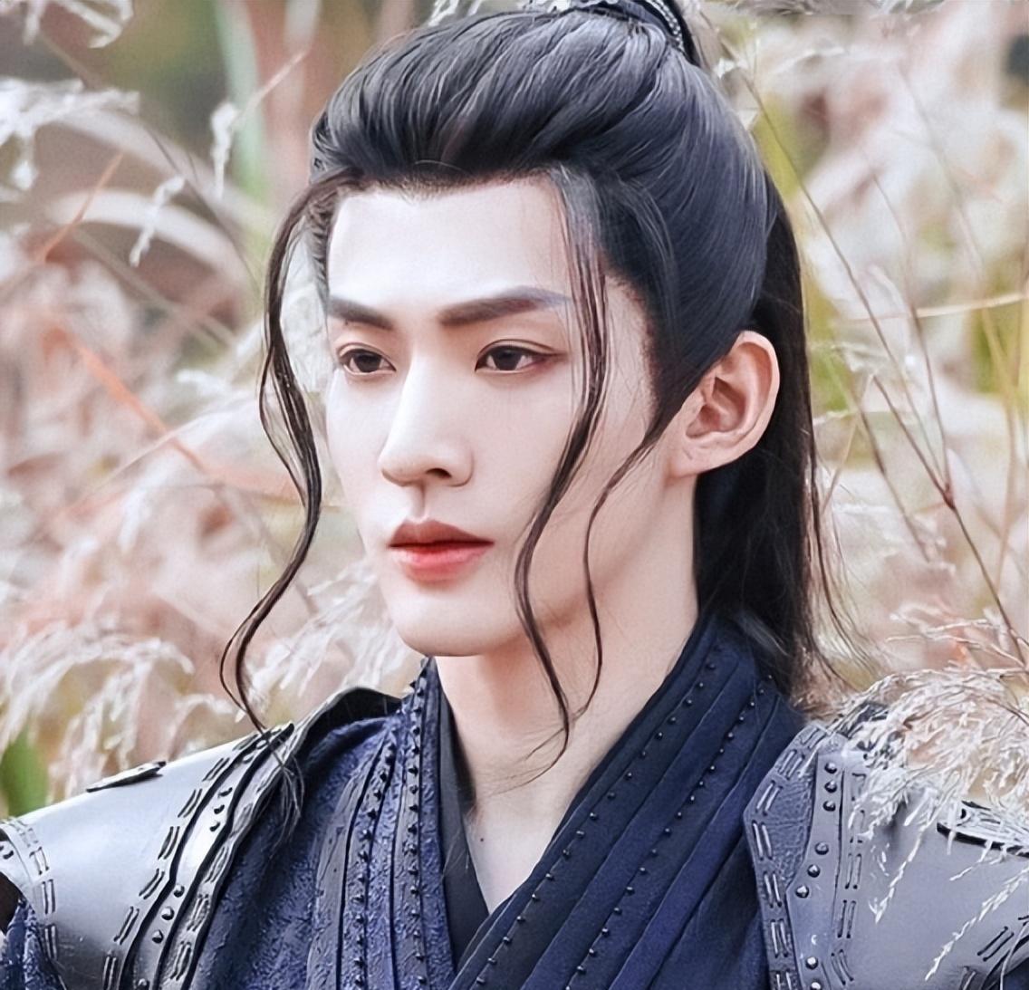 无耻！竟然横店荒野随地大小便，网友推测：当事人是待爆顶流