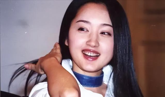 知名女星疑似怀孕，意外暴露孕肚，只是孩子的父亲至今是迷