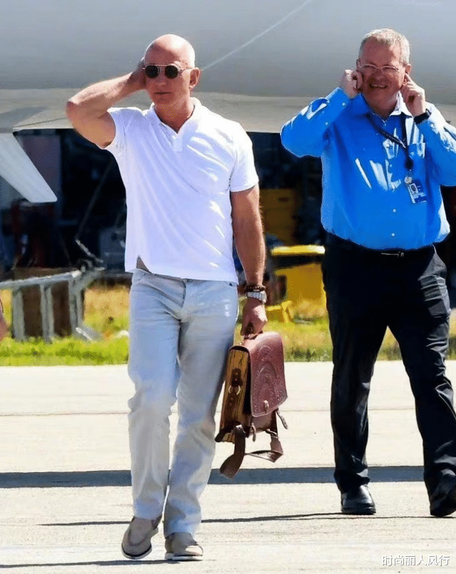 穿衣搭配|贝索斯把53岁女友宠成女王！开私人飞机秀恩爱，女友露脐装辣翻