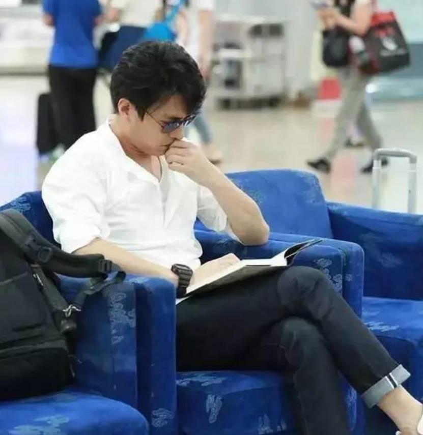 惨遭央媒怒批,目不识丁、德不配位,这几位文盲明星凭什么走红?