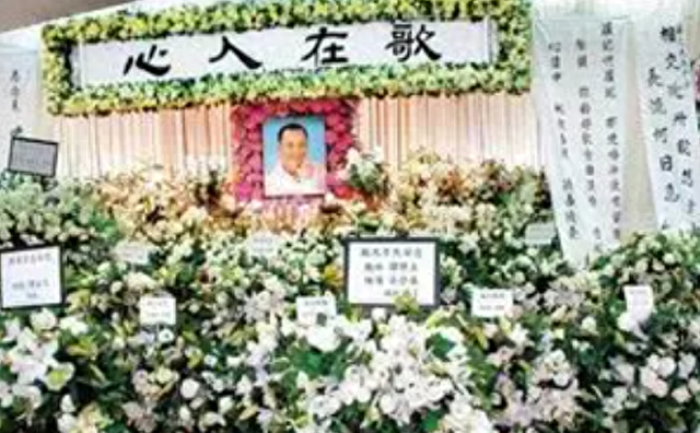2002年“妖王”罗文去世，葬礼轰动全港，刘銮雄为何会被赶出灵堂