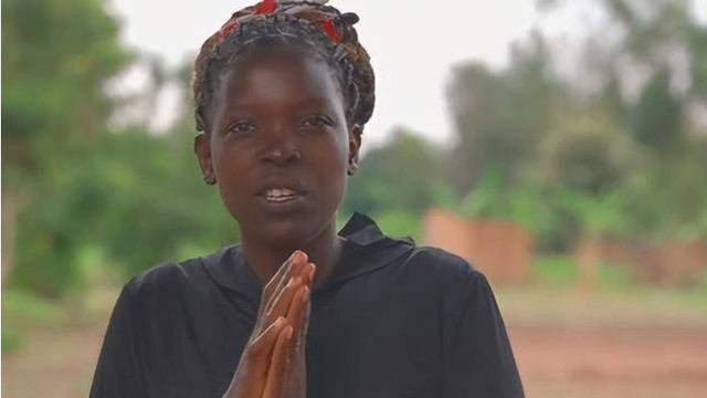 粉丝超千万的网红rose被吐槽，处处模仿菲利斯，假借孝心博流量