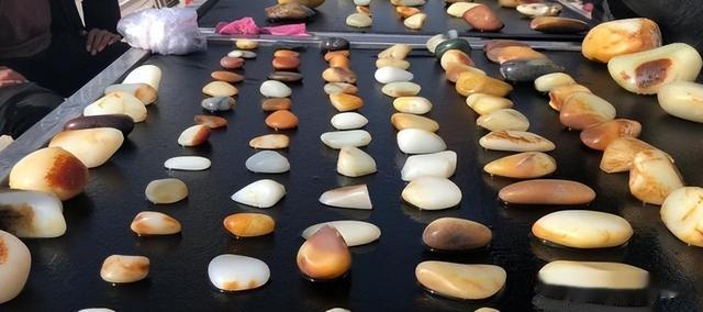 到底和田玉好还是翡翠好?看完这篇你就知道了